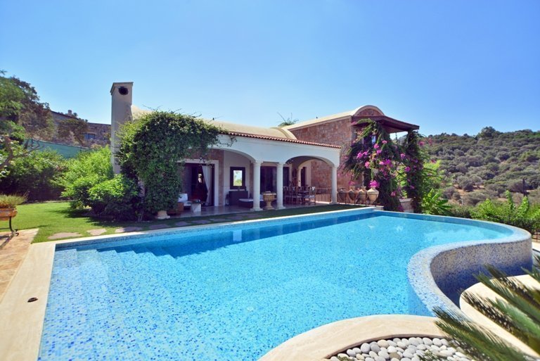 Villa for sale with private pool near Yalikavak Marina